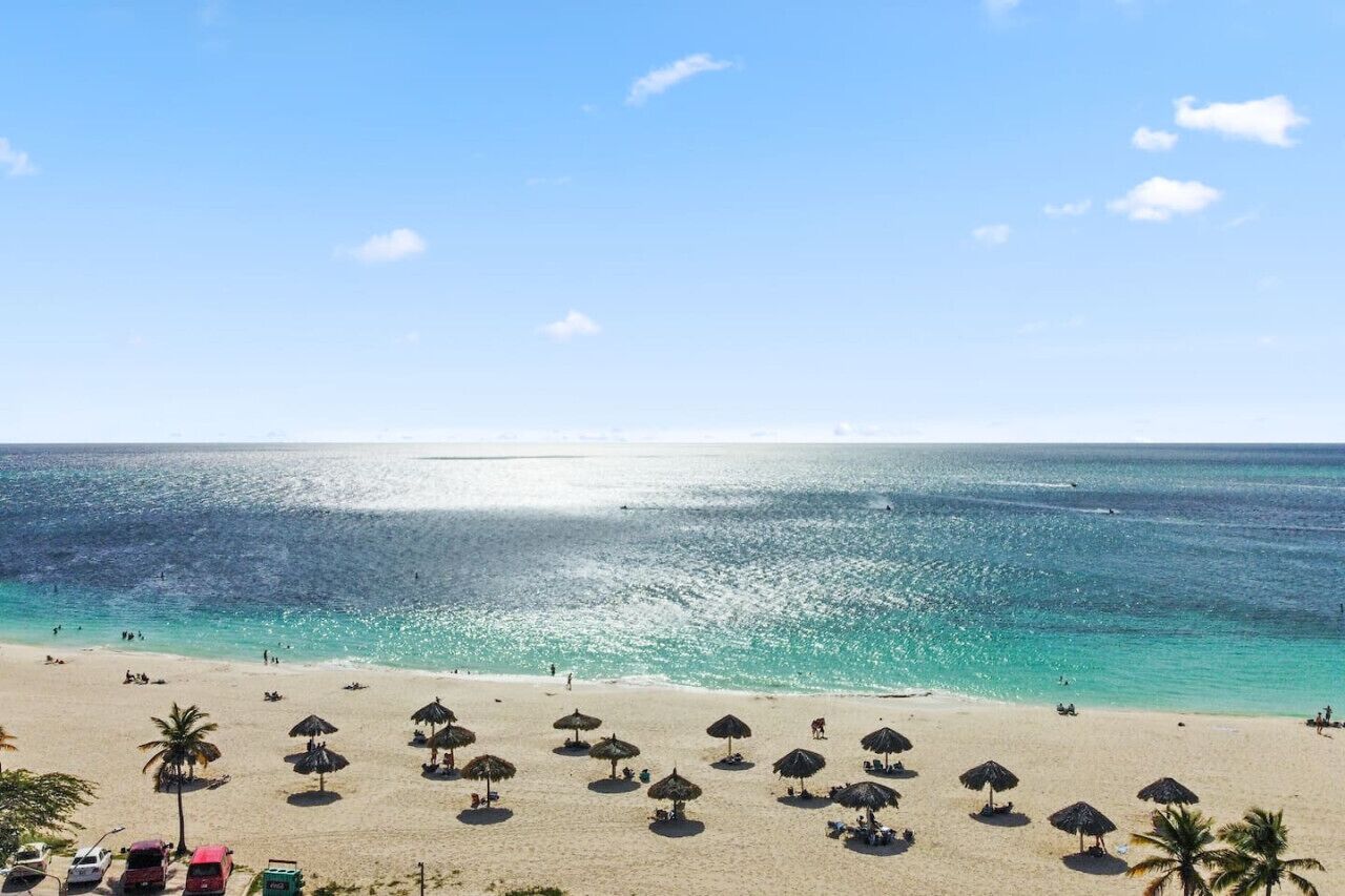Beach nearby, sun-loungers, beach towels