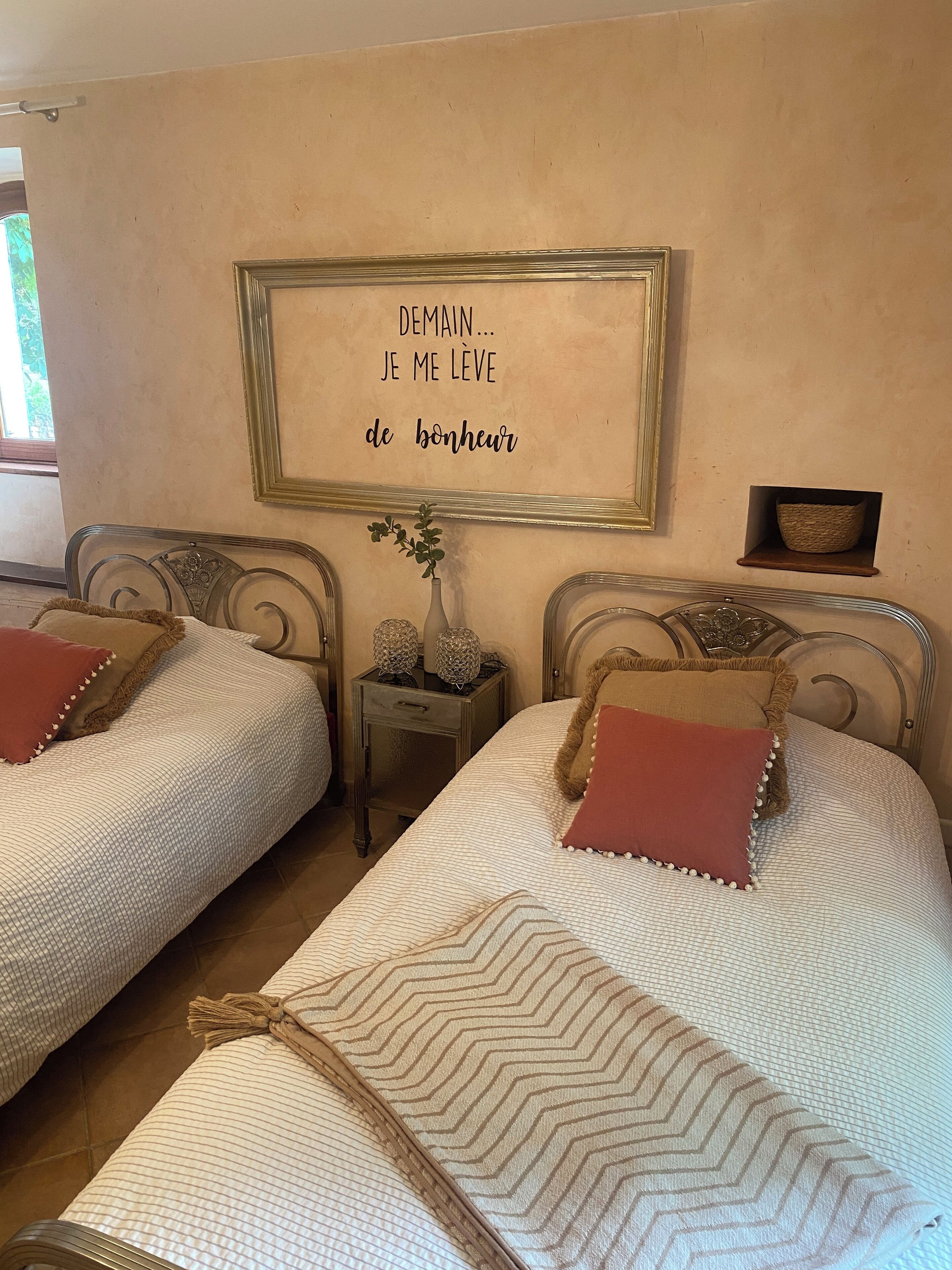 7 slaapkamers, een kluis op de kamer, een strijkplank/strijkijzer