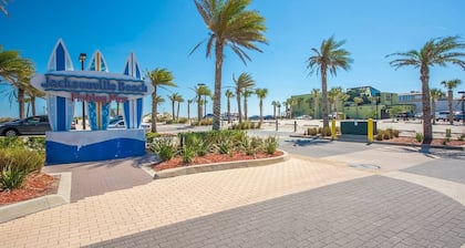 Guesthouse/TPC/GuanaViews/WalkBeach/HotTub