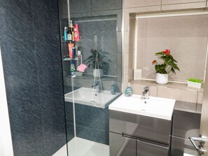 Cottage | Bathroom | Shower - Sunnydene (Paignton)