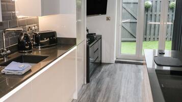 Cottage | Cuisine privée | Réfrigérateur, micro-ondes, lave-vaisselle, bouilloire électrique