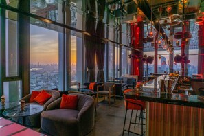 酒吧（店内）