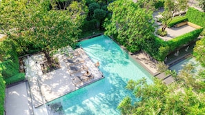 Seasonal outdoor pool - Ramada by Wyndham Bangkok Sukhumvit 87 (Bangkok)