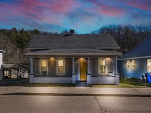 Exterior - Nostalgic in Nelsonville: Great back yard for pets (Nelsonville)