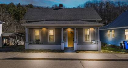 Nostalgic in Nelsonville: Great back yard for pets