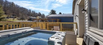 Nostalgic in Nelsonville: Great back yard for pets