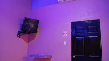 Schreibtisch, kostenloses WLAN, Bettwäsche