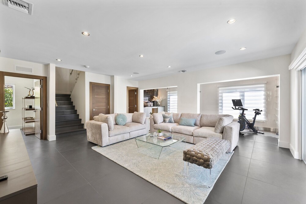 Golden Paradise Villa is luxury 4 bed 4 bath getaway perfect for fun in the sun
