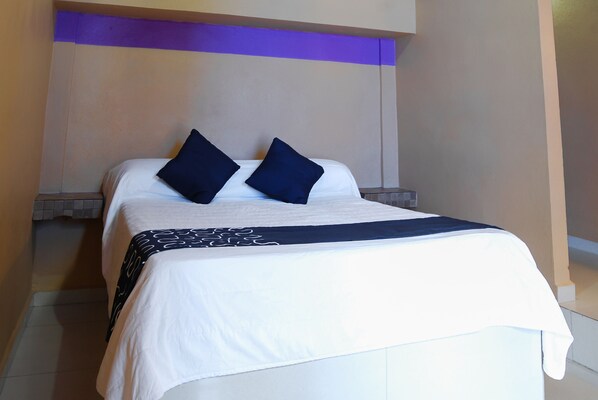 Standard Room, 1 Double Bed | Free WiFi - Hotel Platino (Monterrey)