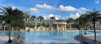 5 Stars/Heated Pool + Themed Rooms/Disney-Area Escape/Starbucks onsite