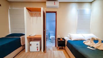 Standard-Dreibettzimmer | 1 Schlafzimmer, Schreibtisch, laptopgeeigneter Arbeitsplatz