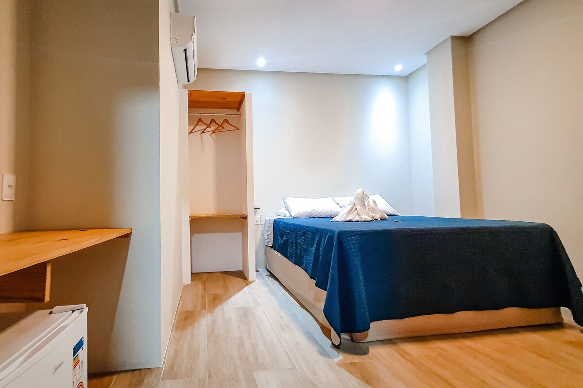 Desk, laptop workspace, WiFi (free), bed sheets