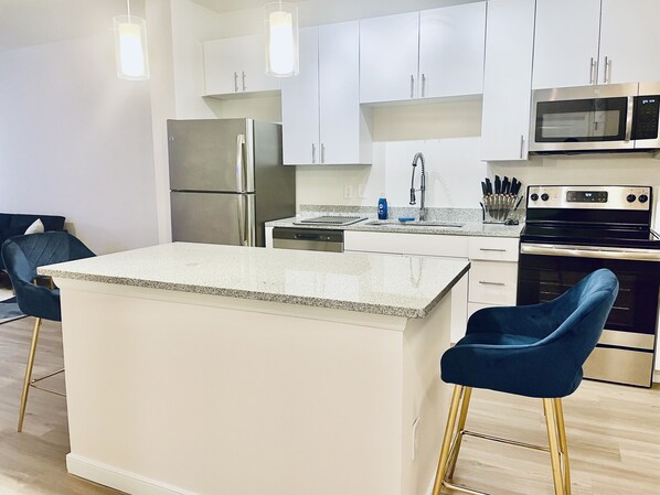 Fridge, microwave, oven, stovetop