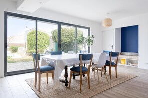 Dining - . (Le Bois-Plage-en-Re)