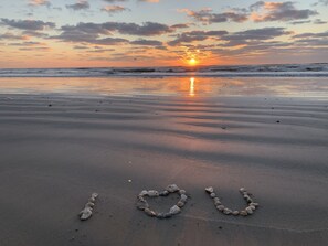 Beach nearby - Pet Friendly - Walk to the warm October Waters of the Gulf, Cozy Home (Freeport)