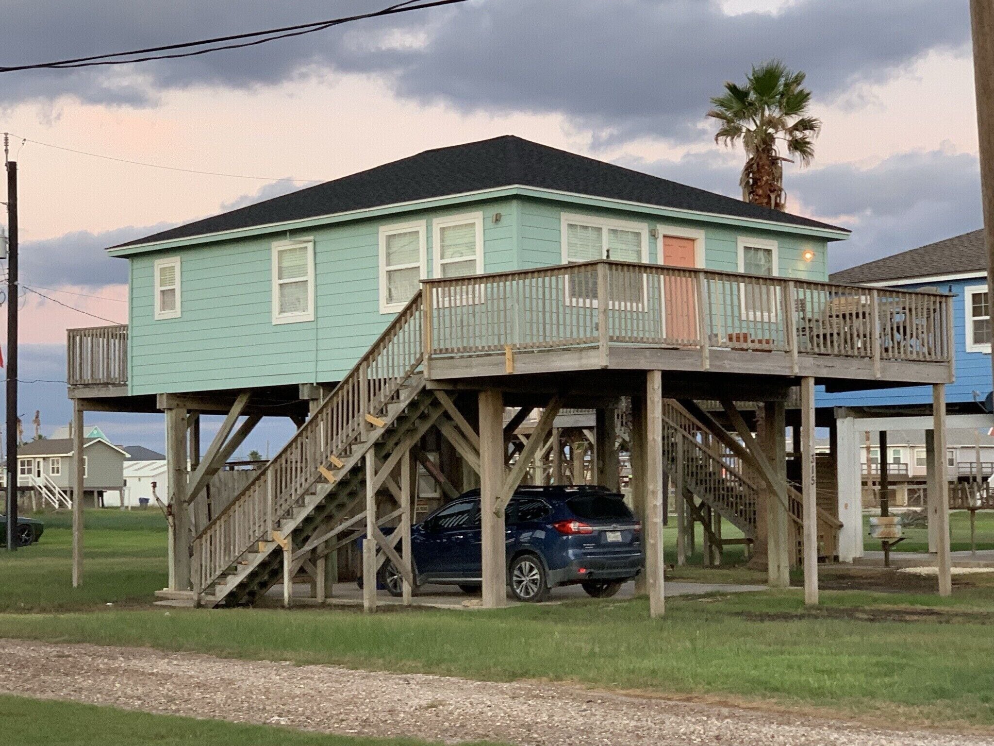 Caisson Cottage - Cozy Home a Short Walk to the Beach