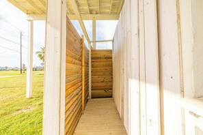 Property grounds - Pet Friendly - Walk to the warm October Waters of the Gulf, Cozy Home (Freeport)