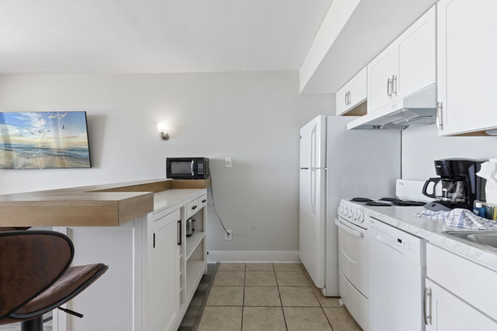 📢 Snowbirds Monthly Discounts Lively Views from the balcony at Ocean Forest Plaza