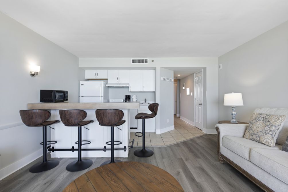 📢 Snowbirds Monthly Discounts Lively Views from the balcony at Ocean Forest Plaza