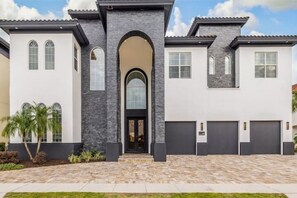 Exterior -  As Seen On TV Casino/Karaoke 11000 Square Foot Mansion. Spa/Golf/Arcade/11Br (reunion)