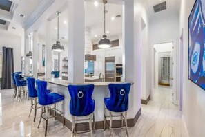 Dining -  As Seen On TV Casino/Karaoke 11000 Square Foot Mansion. Spa/Golf/Arcade/11Br (reunion)