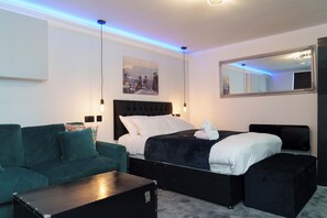 Studio supérieur, salle de bain attenante | 1 chambre