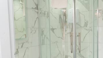 Superior Studio, Ensuite | Bathroom