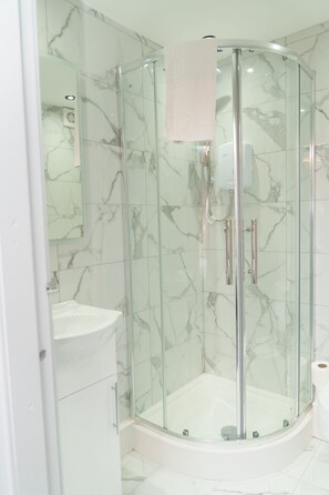 Superior Studio, Ensuite | Bathroom