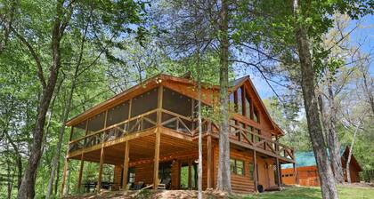 CreekFront Cabin- 4 Acres- FirePit & Place- Game Tables- Private Yet Close to BR