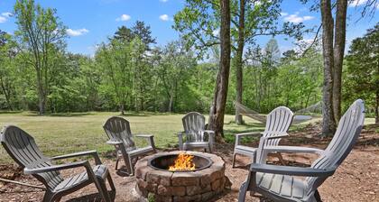 CreekFront Cabin- 4 Acres- FirePit & Place- Game Tables- Private Yet Close to BR