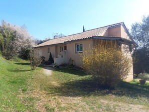 Exterior - Villa with garden in residential area (Cahors)