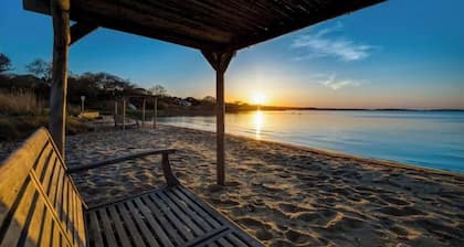 Center of Town - Ideal for Beach, Golf & Tennis