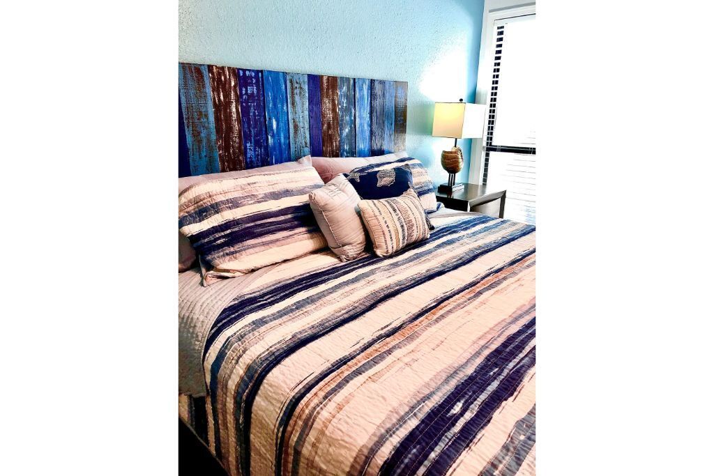 8❤️Fishing dock❤️Ground Floor❤️hot tub❤️Beach❤️king bed