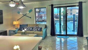 Smart TV, DVD player