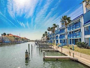 Marina - 8❤️Fishing dock❤️Ground Floor❤️hot tub❤️Beach❤️king bed (Corpus Christi)
