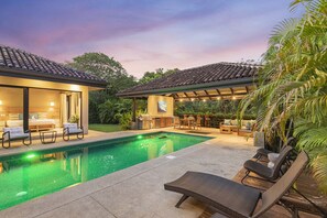 Pool - Daily house keeping, private pool, and exclusive beach club membership for you to enjoy and relax in 5* (Tamarindo)