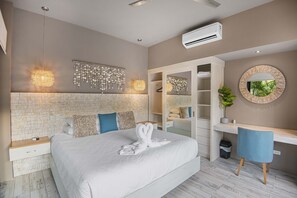 5 Schlafzimmer, Schreibtisch, B ügeleisen/Bügelbrett, Reisekinderbett