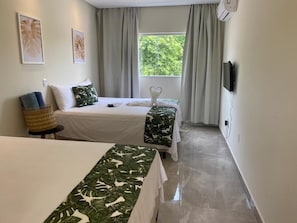 Luxury Room | Select Comfort beds, minibar, in-room safe, individually decorated - Santorini Beach Hotel (Porto Seguro)