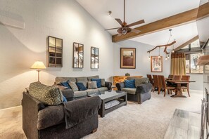 Télévision, cheminée