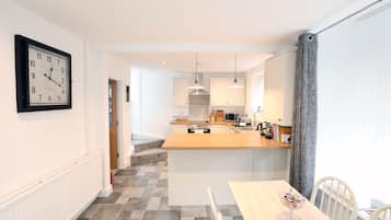 Cottage, Private Bathroom (Willow Cottage) | Shared kitchen