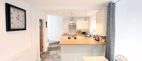 Cottage, Private Bathroom (Willow Cottage) | Shared kitchen