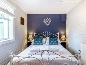 3 bedrooms, free WiFi, bed sheets - A cracking cottage that delivers on all fronts. (Tain)