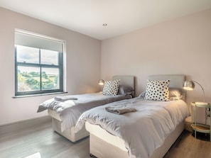 4 bedrooms, free WiFi, bed sheets