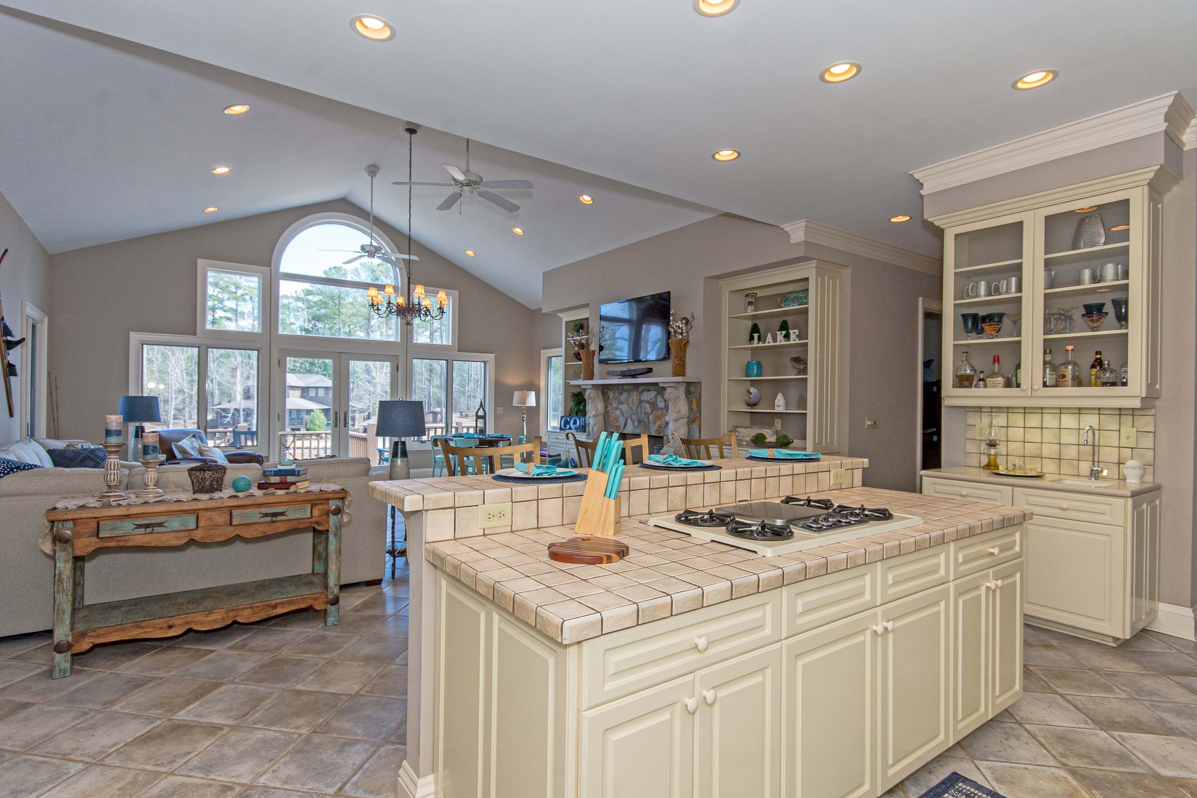 Waterfront Lake house on Lake Martin