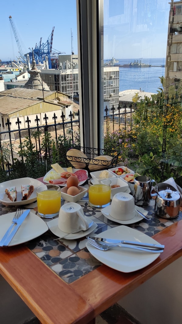 Desayuno continental incluido todos los días
