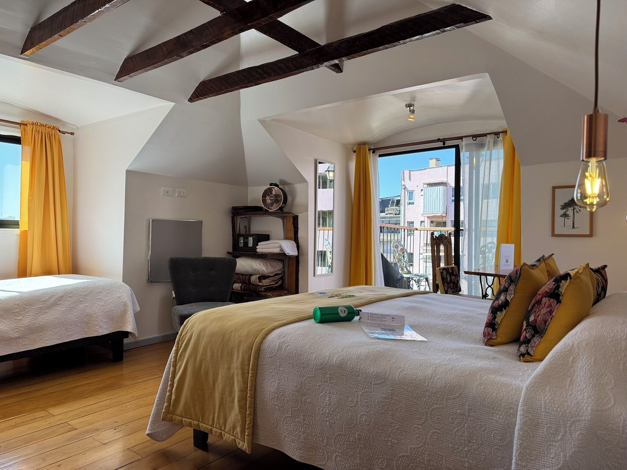 Dobbeltrom – deluxe | Allergitestet sengetøy, dundyner og senger med Select Comfort-madrass