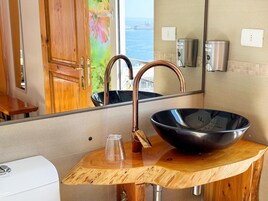 Deluxe Double Room | Bathroom | Shower, free toiletries, hair dryer, heated floors