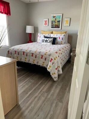 3 bedrooms, iron/ironing board, WiFi, bed sheets