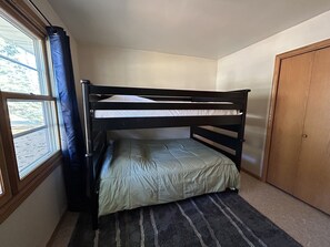 4 slaapkamers, reisbedje, gratis wifi