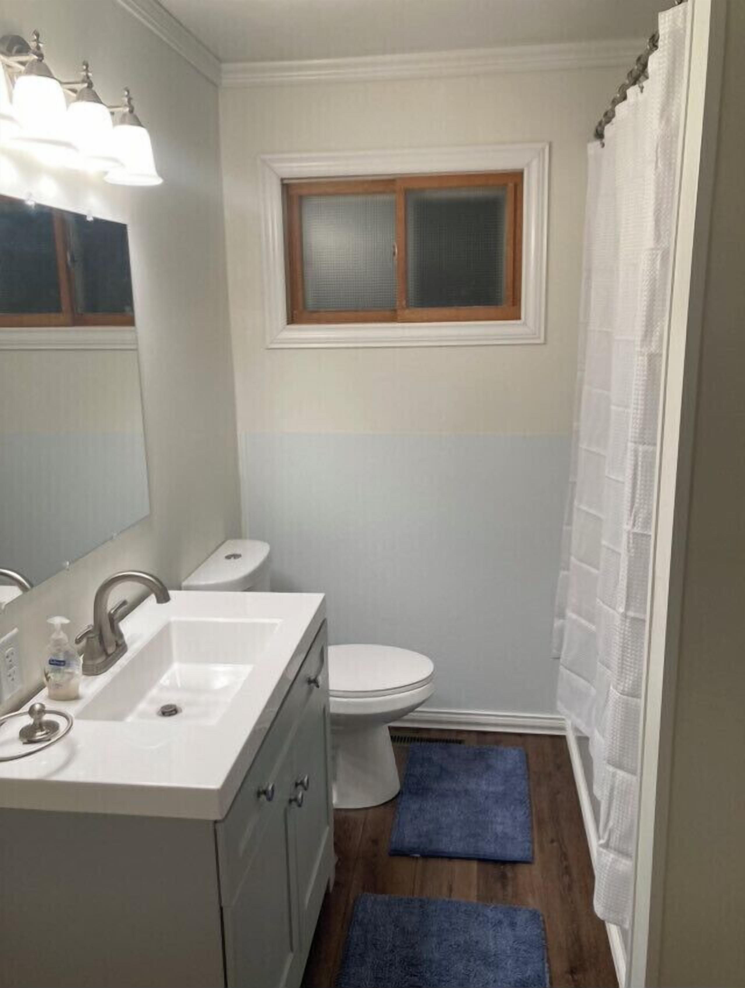 Combined shower/tub, towels, soap, toilet paper
